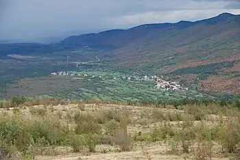 Podgorski&nbsp;kras, Blick vom Kojnik nordwärts, rechts die Nordwest-Abdachungen des Slavnik-Massivs