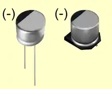 Polymer-Aluminium-Elektrolytkondensatoren mit gewickelter Zelle im zylindrischen Metallgehäuse, in bedrahteter und in SMD-Bauform (V-Chip).