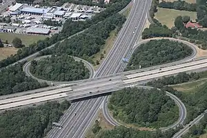 Auto­bahn­kreuz Oldenburg-Ost – unten die A&nbsp;28,oben die A&nbsp;29