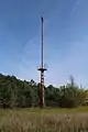 Turm zur Markierung des nördlichen Endes des Spannfelds der Abspannseile des einstigen Sendemastes