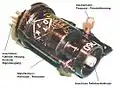 Reflexklystron ca. 9&nbsp;GHz, mechanisch abstimmbar, Länge ca. 70&nbsp;mm, Sowjetunion ca. 1966 (Nachbau Raytheon 2K25)