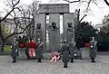 Kranzniederlegung anlässlich des 90.&nbsp;Jahres­tages der Gründung der Republik