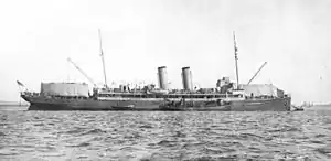 HMS Riviera mit den frühen Segeltuch-Hangars