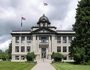 Das Rosebud County Courthouse in Forsyth, gelistet im NRHP Nr. 86000807
