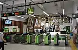 Bahnsteigsperren in der Bahnhofshalle