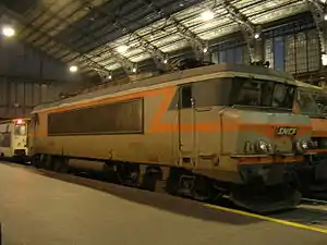BB 7262 in „Béton“-Farbgebung im Bahnhof Paris-Austerlitz