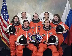 v.&nbsp;l.&nbsp;n.&nbsp;r. vorne: Scott Horowitz, James  Halsell; hinten: Mary Weber, Jeffrey  Williams, Juri  Ussatschow, James Voss, Susan Helms