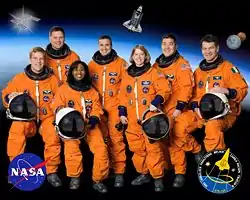 v.&nbsp;l.&nbsp;n.&nbsp;r. Scott Parazynski, Douglas Wheelock, Stephanie Wilson, George Zamka, Pamela Melroy, Daniel Tani und Paolo Nespoli