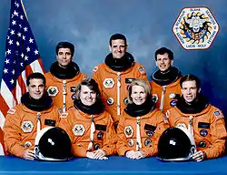 v. l. n. r. Hinten: John Blaha, William S. McArthur, Martin FettmanVorne: David Wolf, Shannon Lucid, Rhea Seddon, Richard Searfoss
