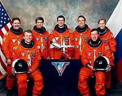 v. l. n. r. John Grunsfeld, Brent Jett, John Blaha, Jeffrey Wisoff, Jerry Linenger, Michael Baker, Marsha Ivins