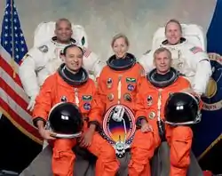v.&nbsp;l.&nbsp;n.&nbsp;r. vorne sitzend: Mark Polansky, Kenneth Cockrell; hinten stehend: Robert Curbeam, Marsha Ivins, Thomas Jones