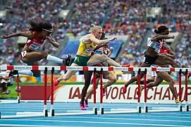 Im Finale v.&nbsp;l.&nbsp;n.&nbsp;r.: Sally Pearson (rotes Trikot) Sally Pearson (gelbes Trikot), Dawn Harper-Nelson (verdeckt), Tiffany&nbsp;Porter (britische Flagge auf dem&nbsp;Trikot)