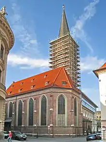 Salvatorstraße mit Blick auf die Salvatorkirche an der Kreuzung mit dem Salvatorplatz