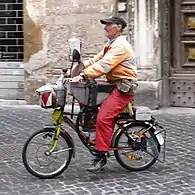 Scherenschleifer mit umgebautem Fahrrad in Rom, 2011
