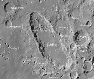 Bayer (rechts) und Umgebung (LROC-WAC)