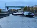 Motorschiff Morgenstern bei der Einfahrt in die Schleusenkammer