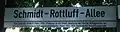 Das Straßenschild „Schmidt-Rottluff-Allee“ (mit Informationstafel)
