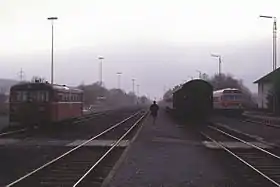 Zugkreuzung im Bahnhof Schnabelwaid mit614 von und 798 nach Bayreuth, 1987