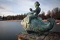 Putte auf dem Fisch von Hermann Scheuernstuhl