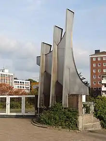 Segel in Bremen beim ehemaligen Bundeswehrhochhaus (1982)