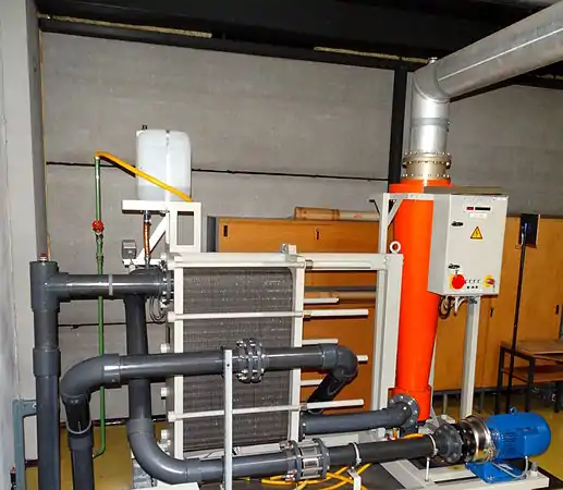 HF-Dummyload mit Natronlauge als Absorberflüssigkeit. Mit Pumpeinrichtung und Wärmetauscher am Sender Moosbrunn. Leistung 500&nbsp;kW, für Mittel- und Kurzwelle
