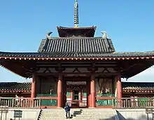 Haupttor des Shitennō-ji mit shikorobuki-Dach, Osaka