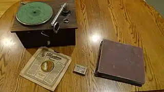 Platten­spieler von Silvertone (1915)