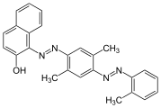 C.I. Solvent Red 26: sekundärer Bisazofarbstoff. o-Toluidin wird diazotiert und auf 2,5-Xylidin gekuppelt. Der Monoazofarbstoff wird weiterdiazodiert und auf  2-Naphthol gekuppelt.