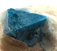 Himmelblauer Spinell aus Helena (Montana), USA (Gesamtgröße: 2,6 cm × 1,8 cm × 1,8 cm)