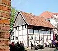 Das Café ist nur 64&nbsp;m² klein, entsprechend wird bei schönem Wetter der Museumshof genutzt.