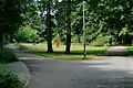Blick auf Skulptur von Wolf Glossner im Stadtpark