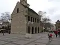 Das 1875 abgerissene mittelalterliche Richthaus, Kopfbau der Reinoldiinsel, im heutigen Stadtbild. Rekonstruktion nach Vorlage von Eberhard G. Neumann.