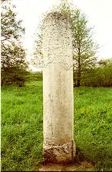 Kopie eines römischen Meilensteins, aufgestellt in der Nähe seines Fundortes am Steinrütsch