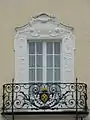 Balkon mit Wappen derer von Moy de Sons