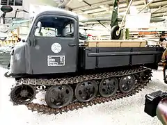 RSO/1 Pritsche mit geschlossener Fahrerkabine