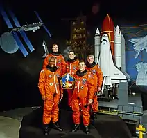 v.&nbsp;l.&nbsp;n.&nbsp;r. Vorne: Guion Bluford, Jr., James Voss; Hinten: David Walker, Robert Cabana, Michael Clifford