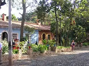 Agavenlandschaft und historische Tequila-Produktionsstätten