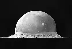 Trinity-Explosion, die sogenannte „Feuerblase“, 1∕40 Sekunde (0,025 s) nach der Zündung