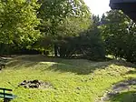 WP&nbsp;4/49 von West, Eigentliche Turmstelle, Hügel mit Steinturmfundament, nordöstlich des rekonstruierten Turms