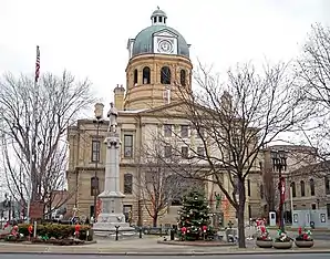 Tuscarawas County Courthouse in New Philadelphia, gelistet im NRHP mit der Nr. 73001544