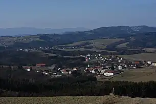 Blick aus der Nähe der Landesstraße L363 von Oberkohlstätten nach Glashütten bei Schlaining auf den Ort Unterkohlstätten.