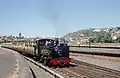 Ein Zug mit Lok Nr.&nbsp;7 verlässt Aberystwyth