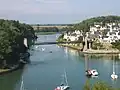 Die Hängebrücke über das Ästuar