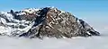 Vorderes Sonnwendjoch von Südwesten (Ebner Joch), links daneben der Sagzahn