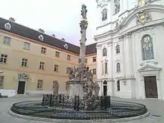 Ehrenhof linke Seite