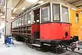 Triebwagen G3 Nr. 2103 im Zustand während Aufarbeitung; im Hintergrund: Arbeitswagen ko1 Nr. 7503