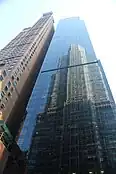 Im Metropolitan Tower spiegelt sich das CitySpire Center wider, links der Carnegie Hall Tower