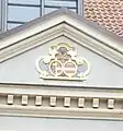 Wappenkartusche zur Straßenseite