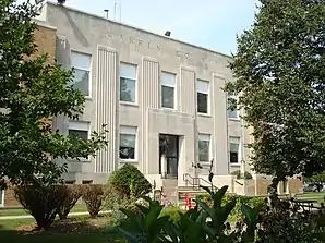 Das Warren County Courthouse in Indianola, gelistet im NRHP Nr. 03000818