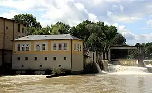 Das Wasserkraftwerk Felsenwehr vom Norden aus